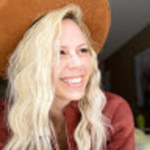 Meet your Posher, Mia